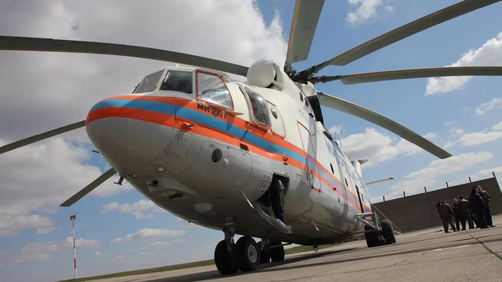 Спасатели без парашютов десантировали в Ростовской области