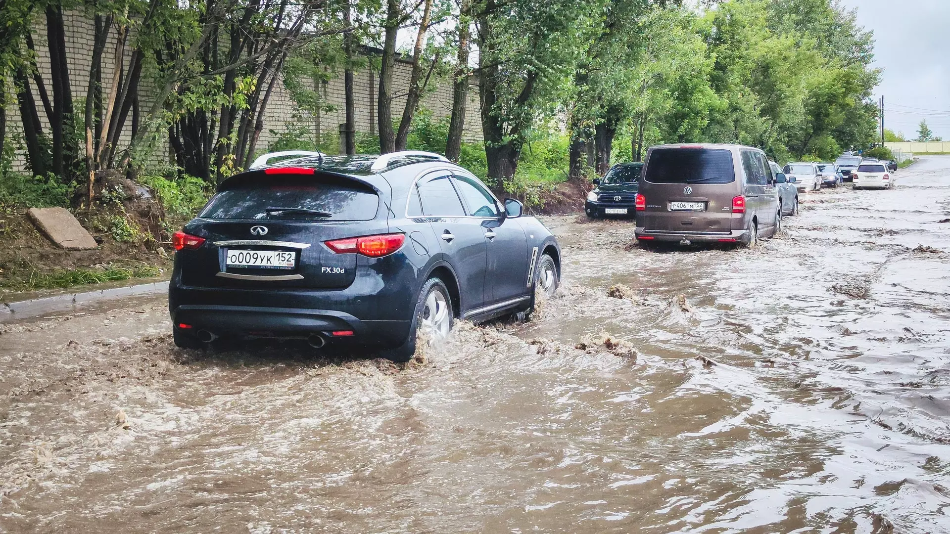 Улицу Нансена затопило кипятком в Ростове-на-Дону
