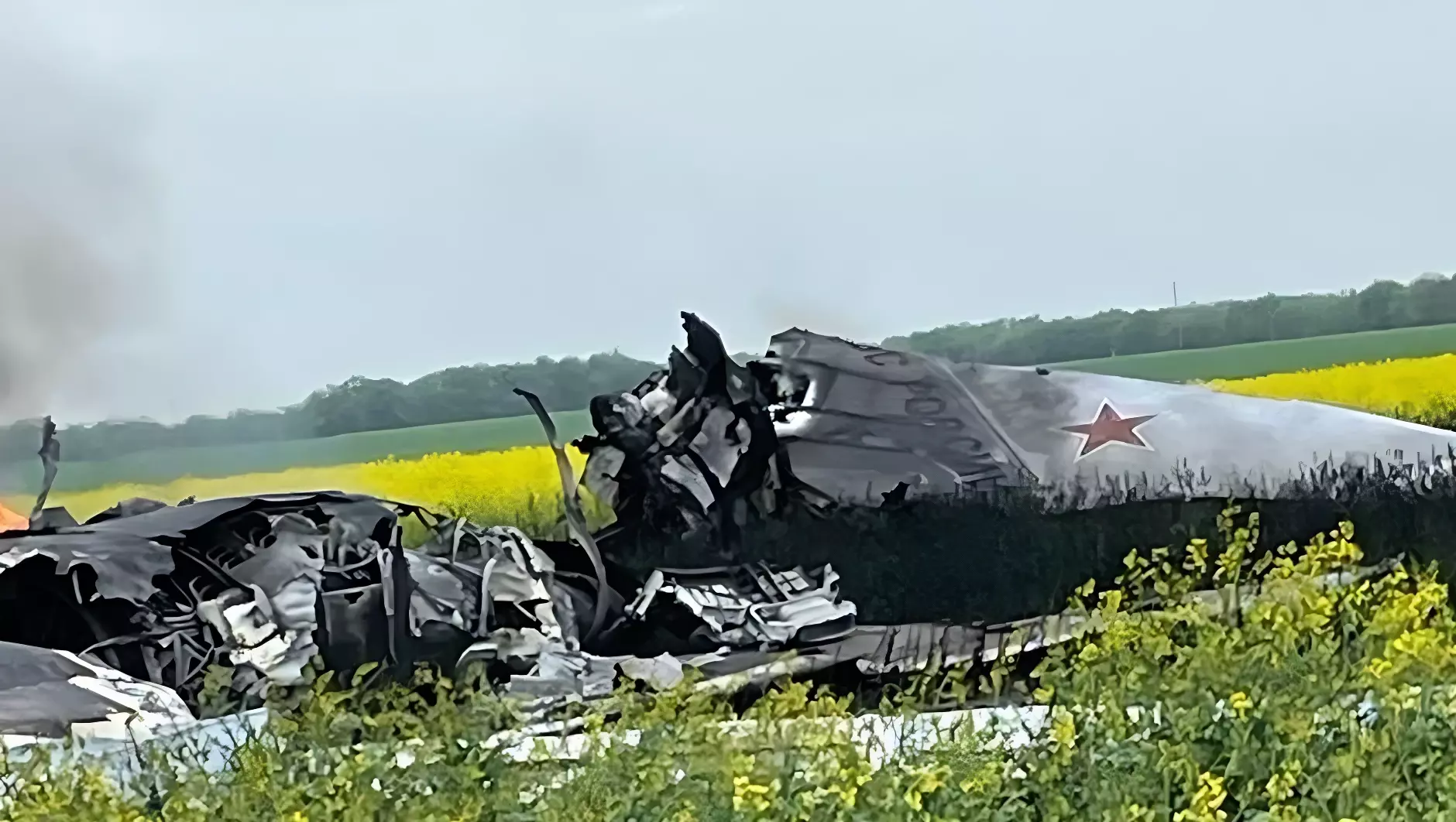 Военный самолет рухнул у границы с Ростовской областью